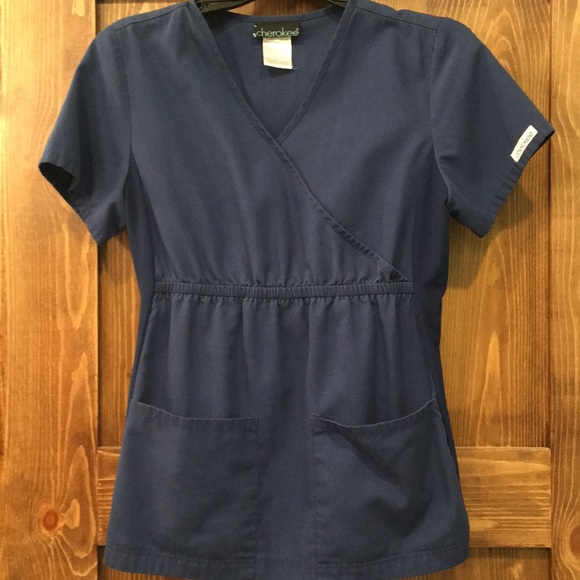 3 scrub tops - Picture 6 of 7